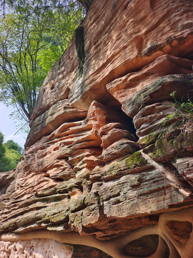西南界洞峡群風景區。