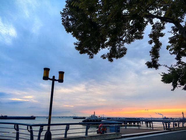 長江落日。