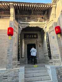李家大院。