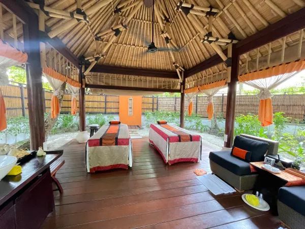 The Ultimate Maldives (Velaa Private Island) Guide + Tips