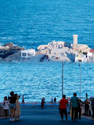 Not Weihai, but Shishi Xiaowei. Are you sure you don't want to visit this glass sea? 