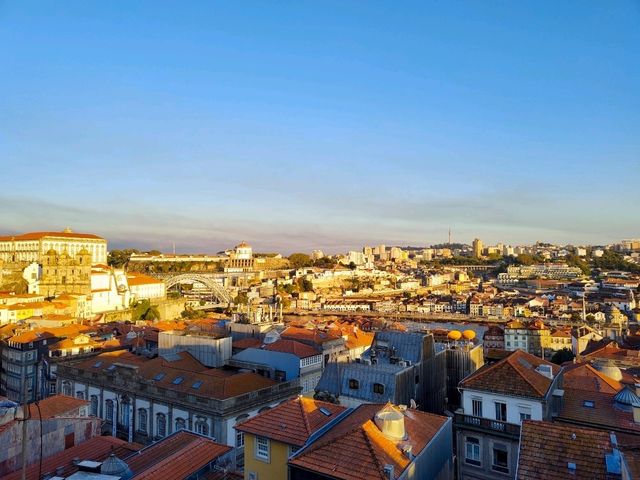 Sunset in Porto: A Beautiful Evening by the Douro River 🌅🍷