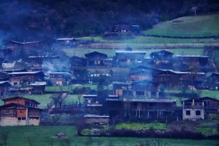 From Bingzhongluo Directly to the Yunnan-Tibet Border