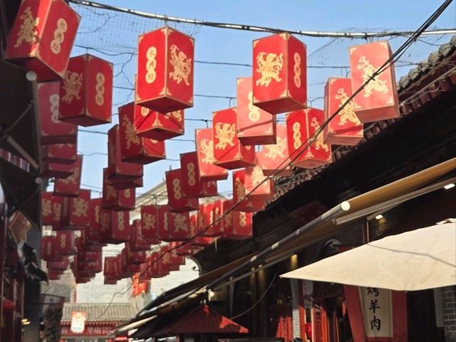 来到拥有丰富的历史文化遗产的西安