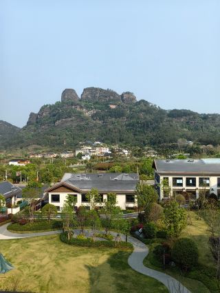 Located just 1.7 km from Guanzhi Mountain Scenic Area,