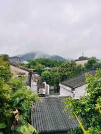 雨落三溪，時光縫隙裡的嶺南舊夢