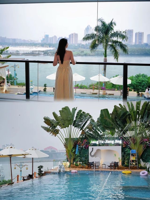 在西雙版納，住進告莊一線江景酒店