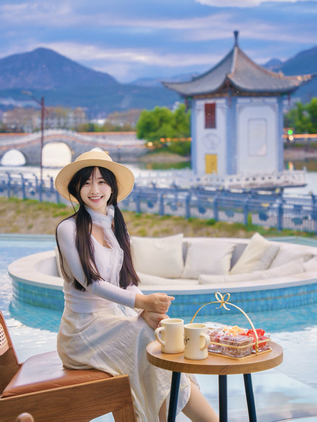 本來以為麗江已經夠美了，直到我住進風景裡