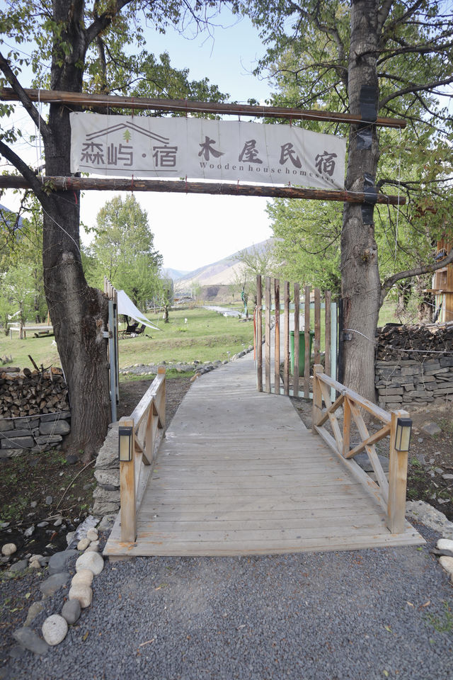川西秘境藏着小瑞士！住進油畫裡的森系木屋
