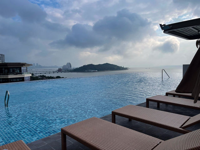 🌊珠海望海樓，無邊泳池海景盛宴