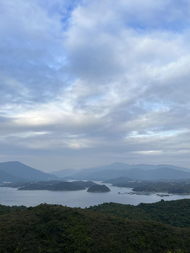 🌊香港絕美玻璃海！西貢行山+半月灣輕徒步攻略！