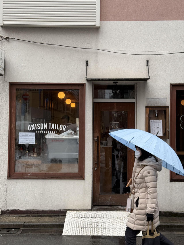 🌧️东京雨天治愈系探店！人形町木质咖啡屋的美味暴击☕️