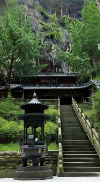 懸崖佛國！天台明岩古寺：在千年洞穴中觸摸時間的禪意