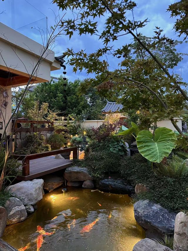 大理半山別墅區的花園民宿