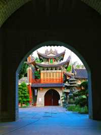 深圳這個三角梅盛開的海邊古寺，意境太美！