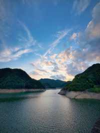 龍溪水庫邂逅一場盛大的寂靜輝煌，夜宿大雷山與星海共眠
