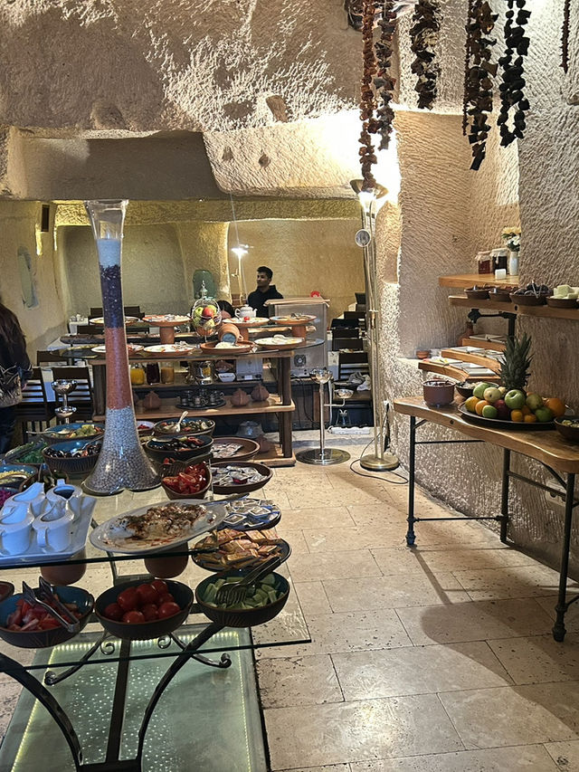 🏛️ 安納托利亞洞穴水療飯店｜藏在岩壁裡的夢境與溫泉
