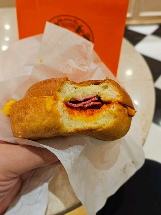 Tea Time at Shanghai Hongqiao Airport ☕🛫 Tea Time at Shanghai Hongqiao Airport ☕🛫