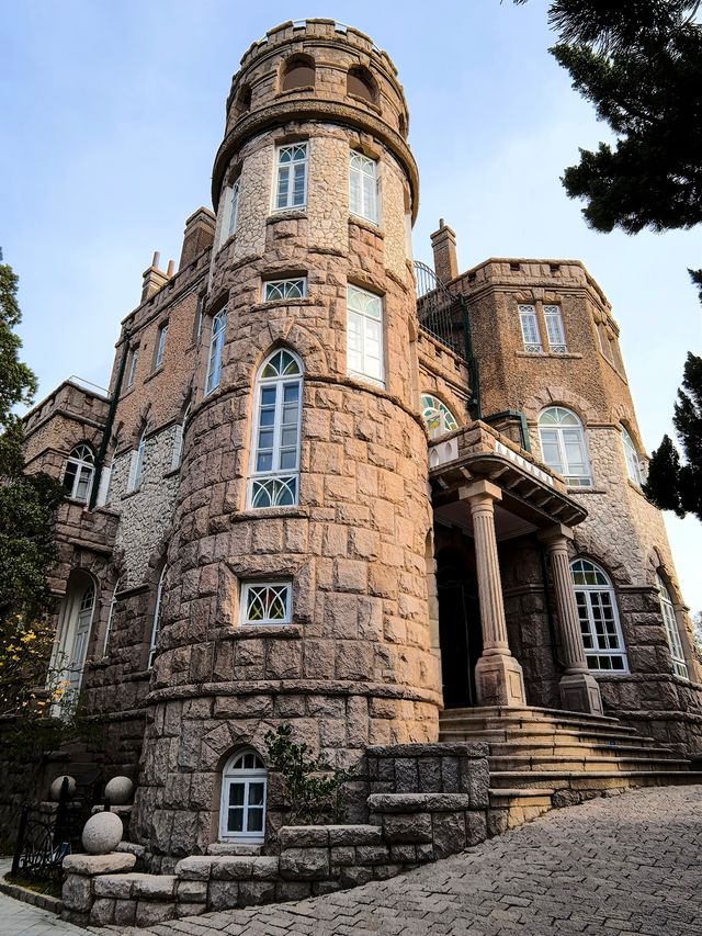 2025.11.17  八大關始建於20世紀30年代，以融合多國建築風格和四季分明的自然景觀而聞名。