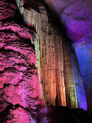 Исследуйте подземную фарфоровую столицу! Волшебный ночной тур по стране чудес Хунъянь в Лепине: тысячелетнее карстовое чудо! Подземный фарфоровый мир лишит вас дара речи! Калейдоскоп красок в пещерах