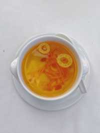 我想說，其實這個甜品車可以最早推上來