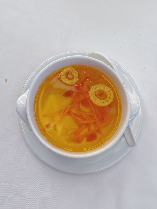 我想說，其實這個甜品車可以最早推上來