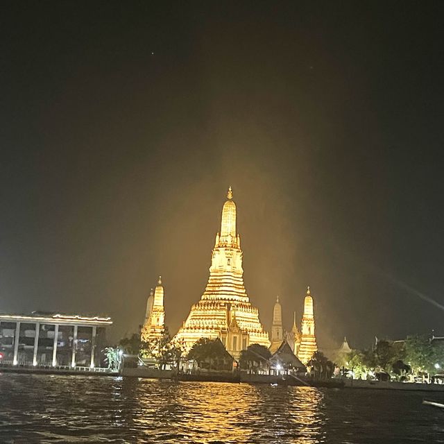 Beautiful sunset with amazing temple views 