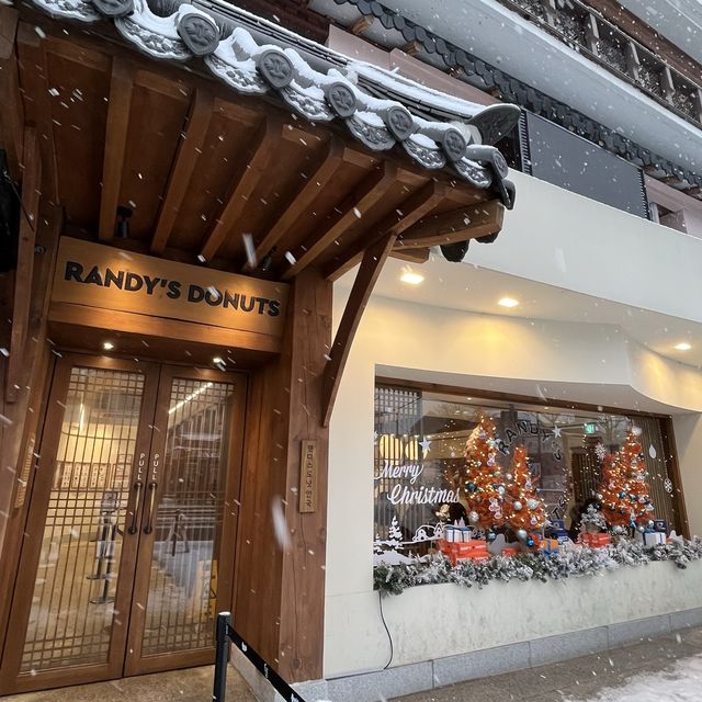 【韓国ソウル・安国】韓国でも話題のLA発ドーナツ「Randy's Donuts（ランディーズ・ドーナツ）」