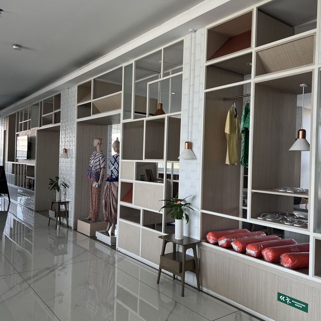 Harris Hotel & Convention Bundaran Satelit Harris Hotel & Convention Bundaran Satelit