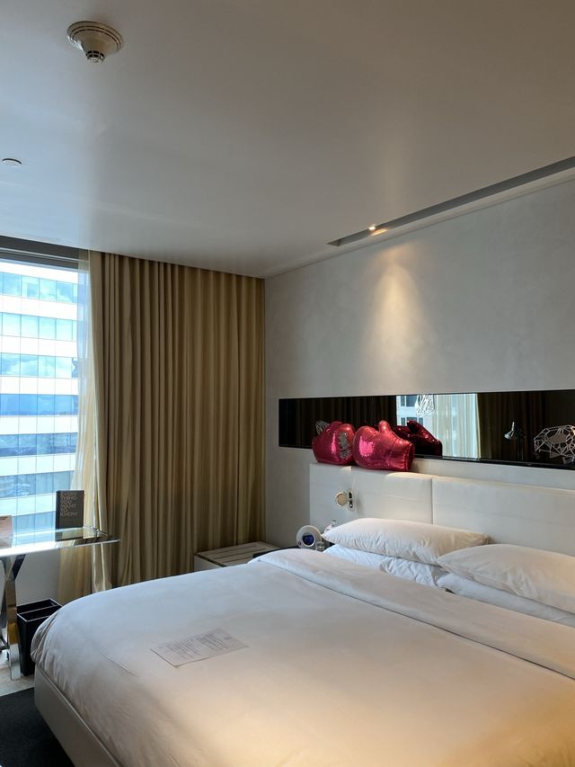 ลองเปลี่ยนวันหยุดที่น่าเบื่อมานอนที่ W Bangkok