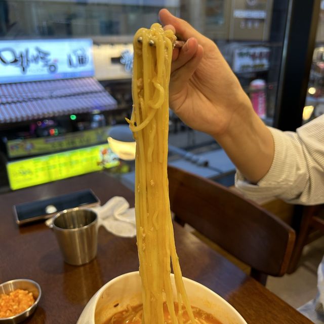 서울에서 유명한 탄탄면이 인계동에 떴다! “탄탄면공방”