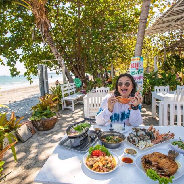 ครัวบ้านครู ร้านเด็ดหัวหิน บรรยากาศดีอยู่ริมทะเล