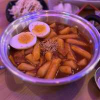 【大阪・難波】桜満開の店内でサクサク韓国チキンを味わう「ムニポチャ難波店」