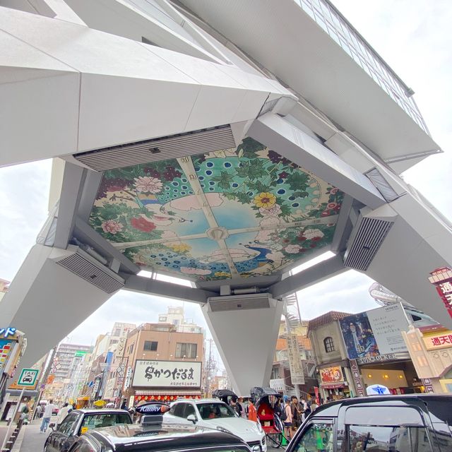 大阪観光スポット！通天閣はどの角度からみても素晴らしい