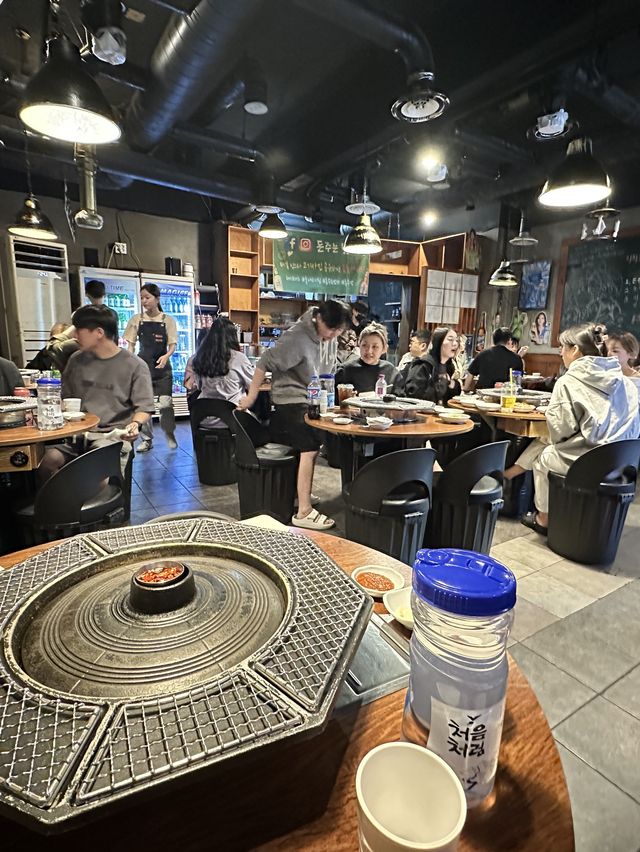 韓國首爾｜弘大 烤肉天花板 돈주는남자 본점 給豚的男人