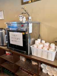 〖 ソウル・誠信女大入口〗 脂が乗ったサーモン丼🐟✨豚カツも人気なお店!!