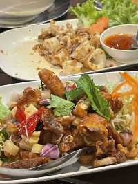 ครัวร่มไม้ชายน้ำ