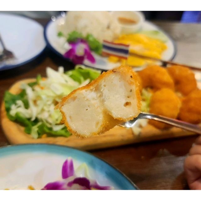 香港少有 超有特色的火車站泰國美食 整架火車在餐廳