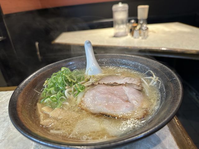 福岡・中洲川端。博多の老舗味噌ラーメン『博多川端 どさんこ 本店』