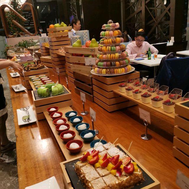 嘩！原來荃灣有間咁有水準嘅自助餐<Cafe Circle滋味蟹饌自助餐 >