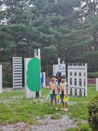비현실적인 구조물이 인상 깊은 김포국제조각공원 
