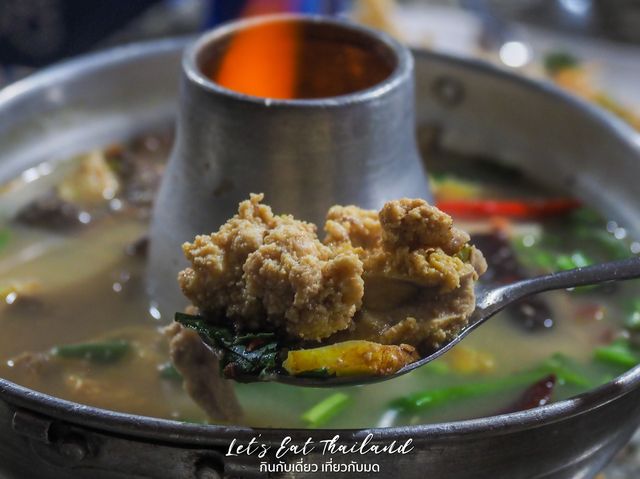 พรหมท่าซุง ทานปลาแม่น้ำอุทัย