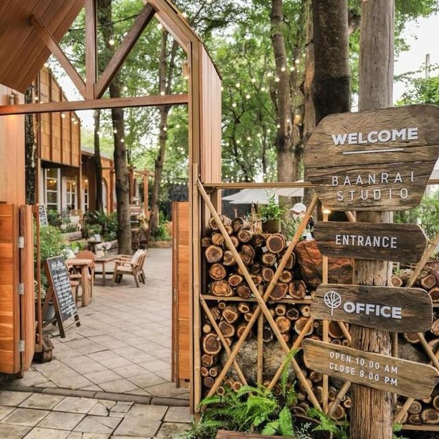 Baanrai Studio Café and restaurant 