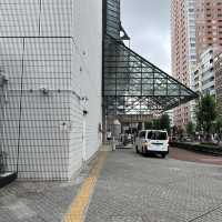 【東京】東京の文化の象徴、東京芸術劇場の外観