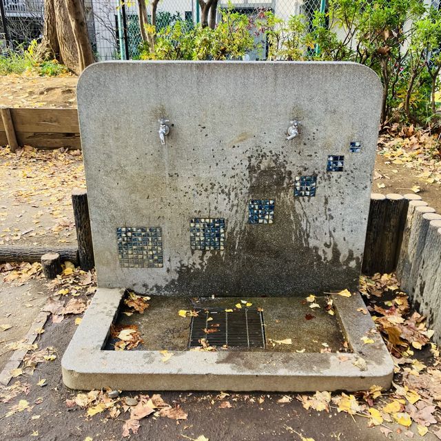 参道の途中にある公園 - 氷川の杜公園 -