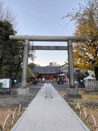 朱色の美しい浅草神社