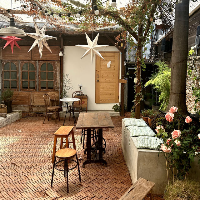 คาเฟ่โบราณย่ายยมจินดา Old House 