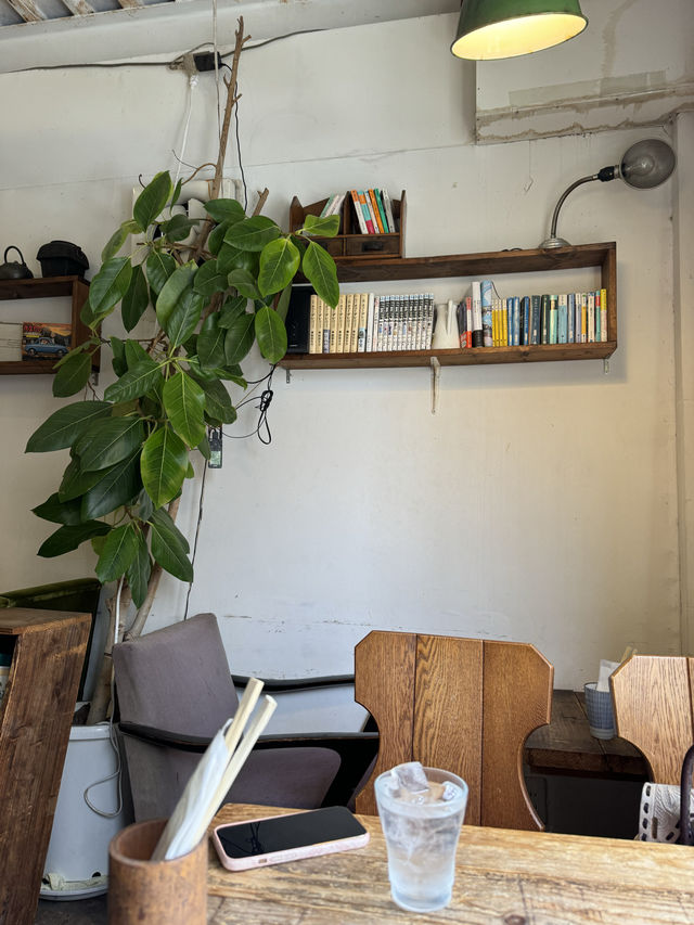 【中崎町】小さなビルにある隠れ家的カフェ 『果テ』