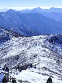 아름다운 한옥정자와 설산, ❄️ 눈 골짜기를 볼 수 있는 🍧 국내 겨울왕국 여행지 추천