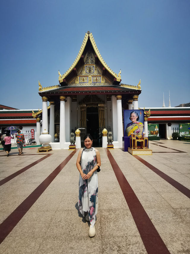ไหว้พระพุทธชินราช  เมืองพิษณุโลก